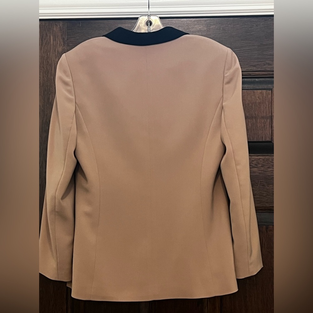 Le Suit Tan Blazer with Black Velvet Collar - Picture 3 of 4